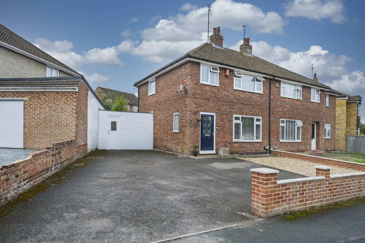 3 bed house for sale, Sunningdale Road, Swindon, SN25