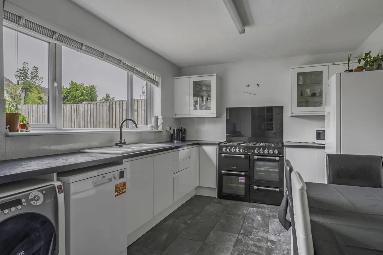 Sunningdale Road, Swindon, SN25, photo 3