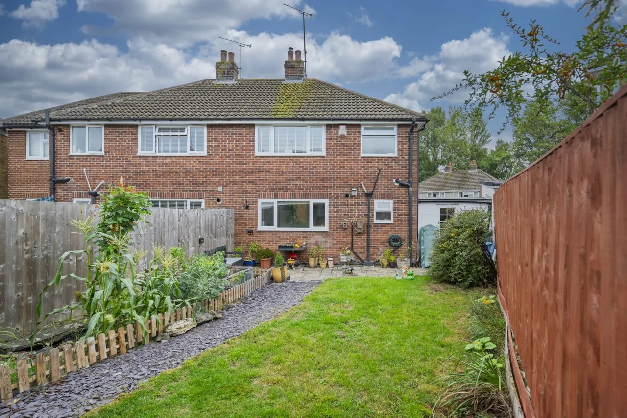 Sunningdale Road, Swindon, SN25, photo 2