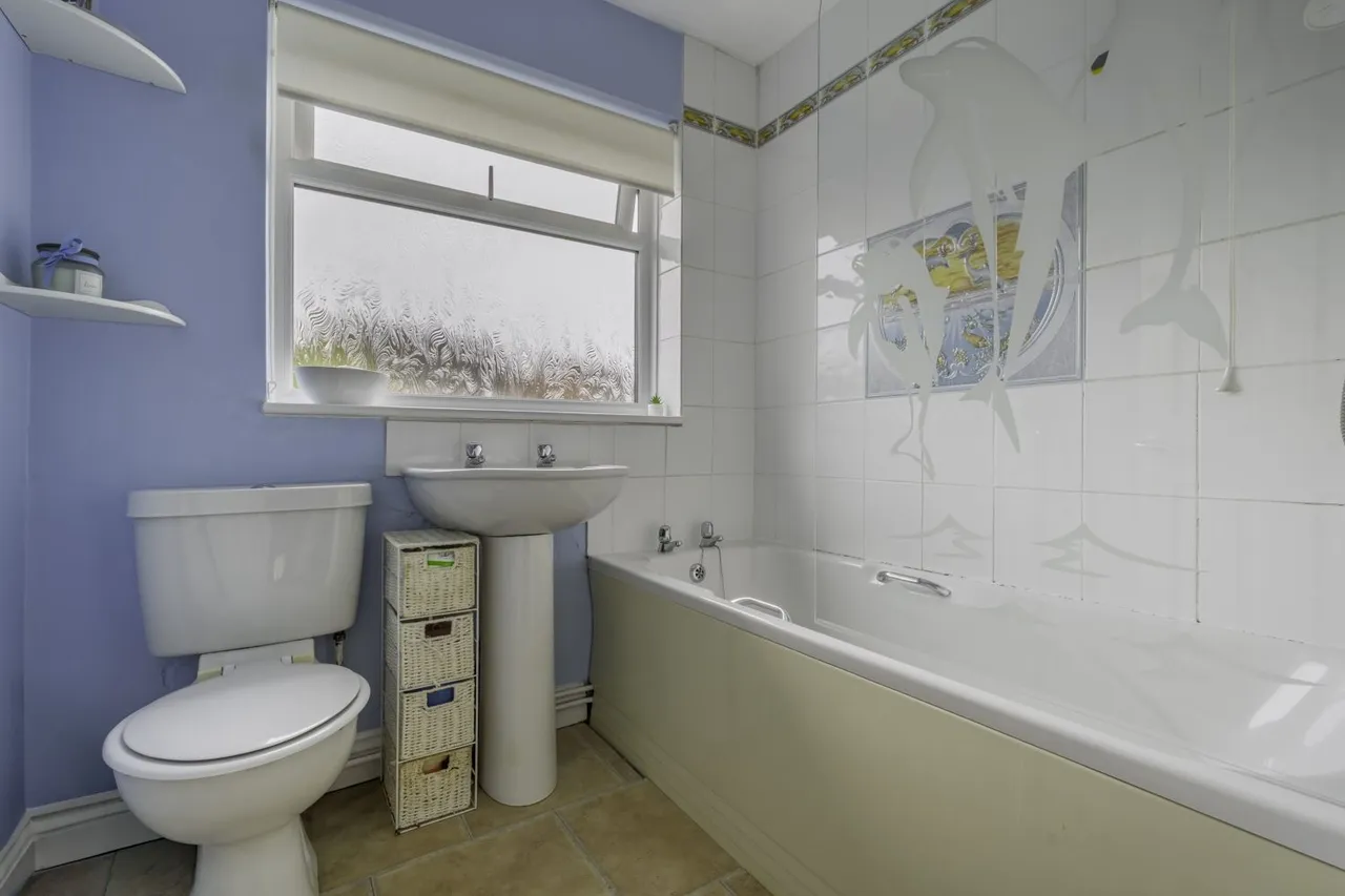 Sunningdale Road, Swindon, SN25, photo 15