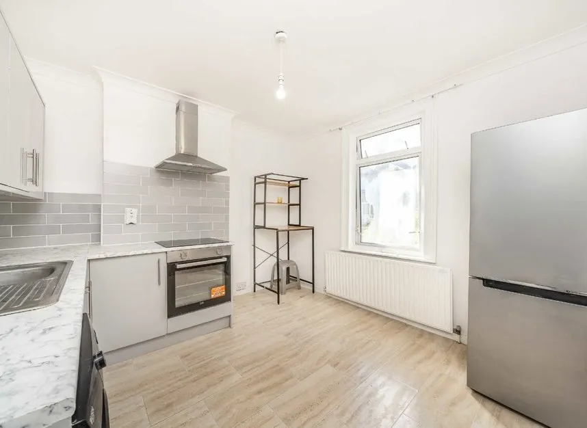 2 bed flat for sale — Rowsley Avenue, LONDON, NW4