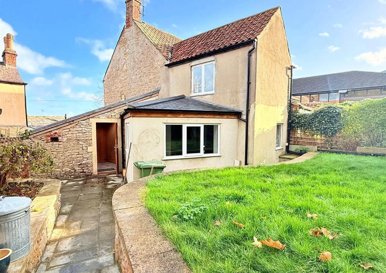 Vallis Road, Frome, Somerset BA11 3EG, photo 2