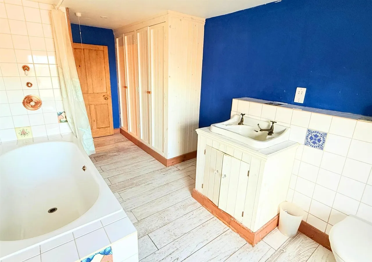 Vallis Road, Frome, Somerset BA11 3EG, photo 11