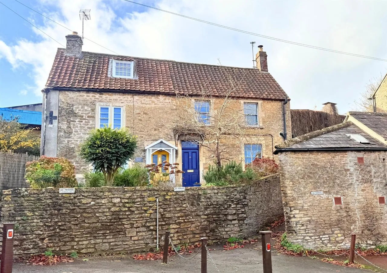 2 bed house for sale — Vallis Road, Frome, Somerset BA11 3EG