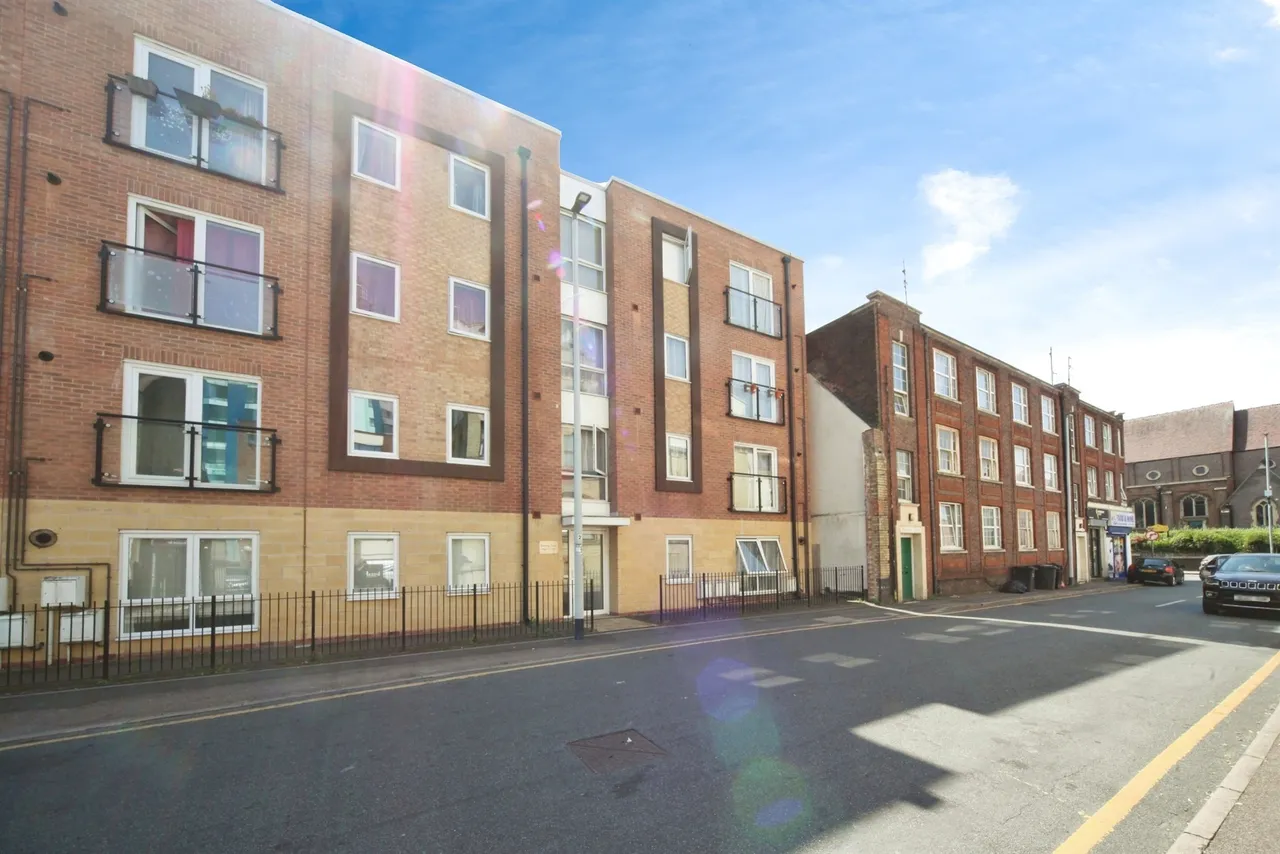 2 bed flat for sale — Union Street, Luton