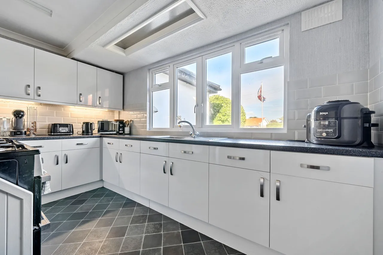 Clayton Road, Selsey, PO20, photo 3