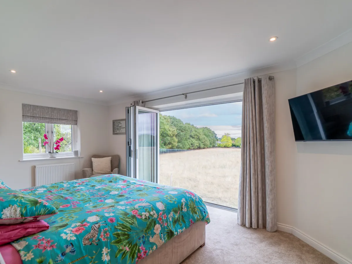 Chequers Lane, RG27, photo 13