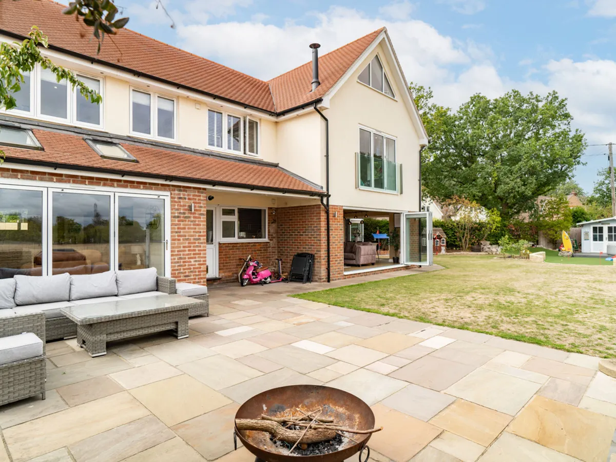Chequers Lane, RG27, photo 23
