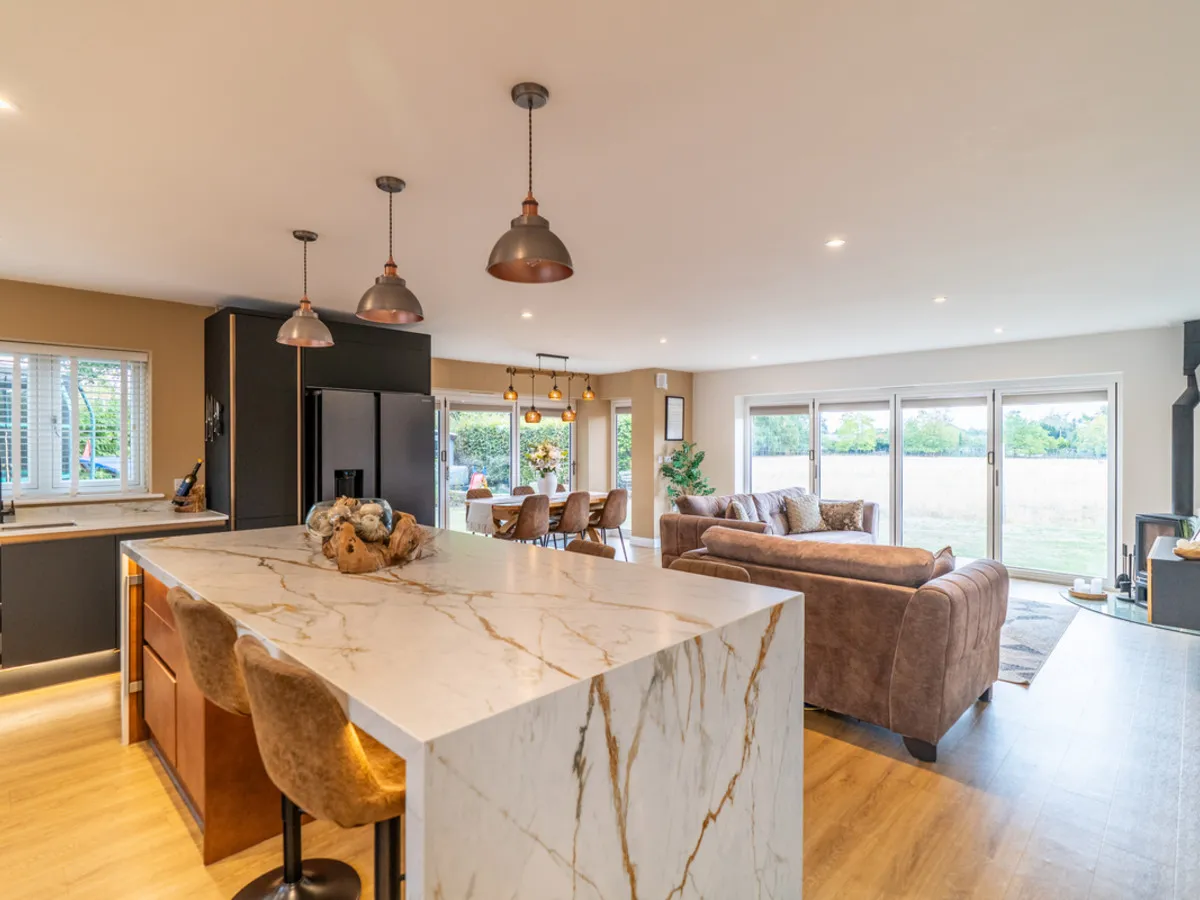 Chequers Lane, RG27, photo 2