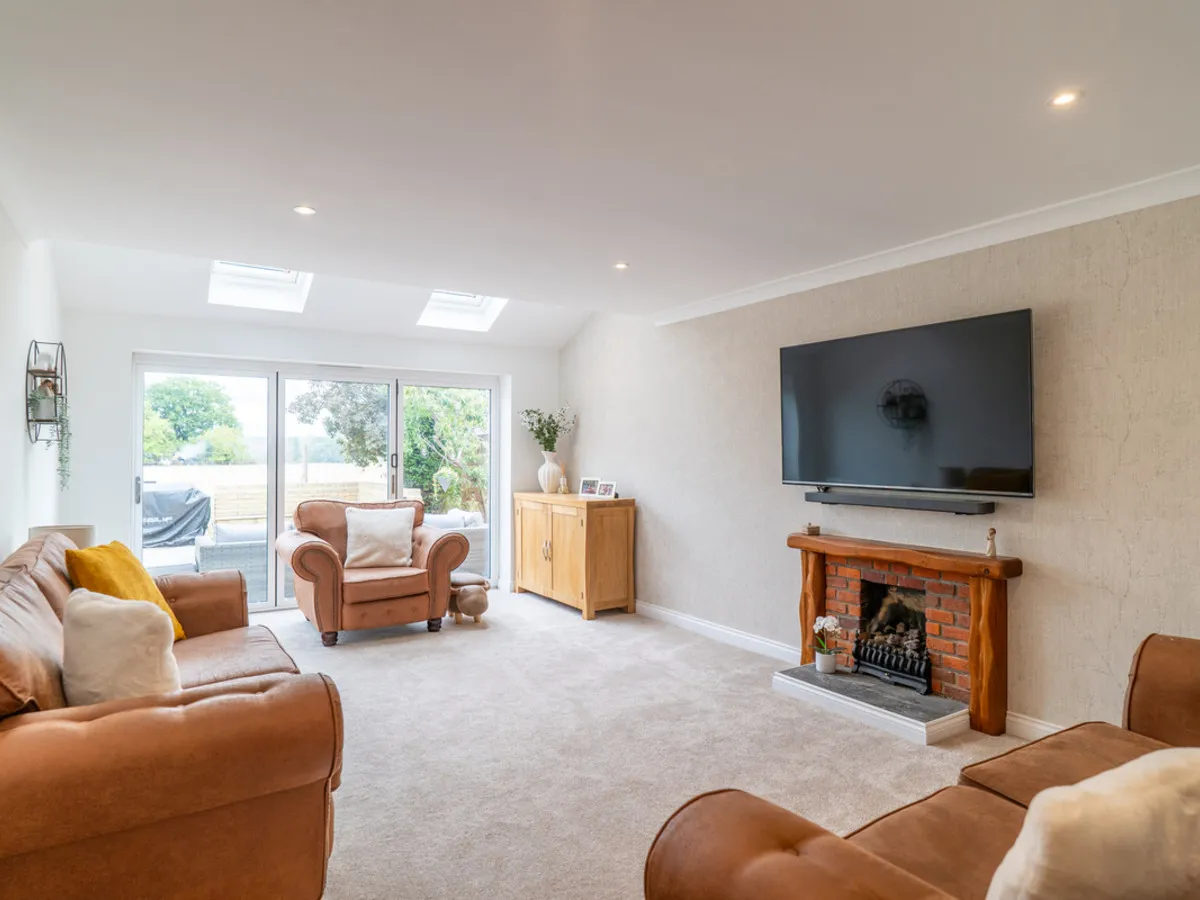 Chequers Lane, RG27, photo 9