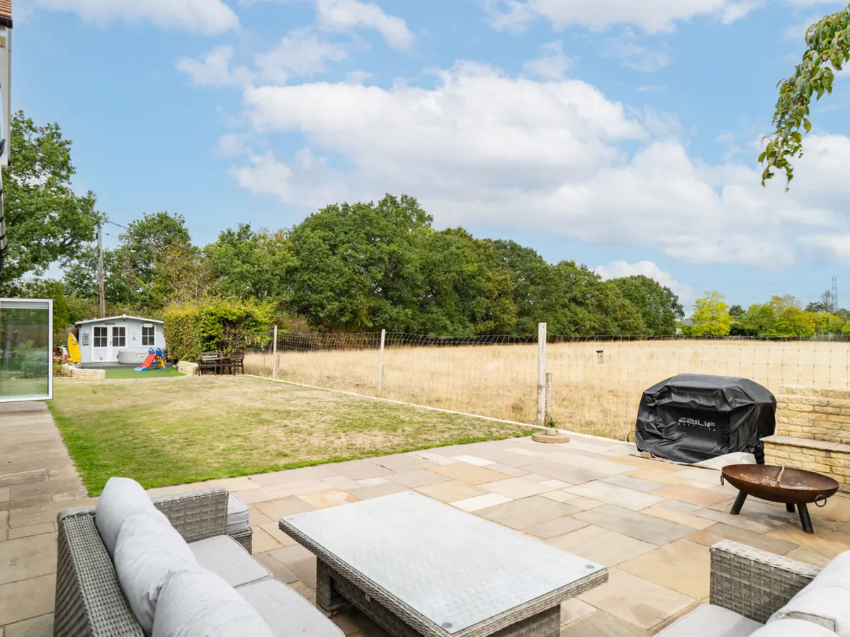 Chequers Lane, RG27, photo 24