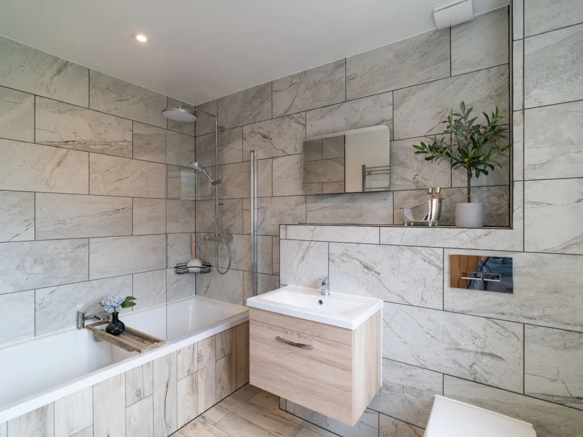 Chequers Lane, RG27, photo 17