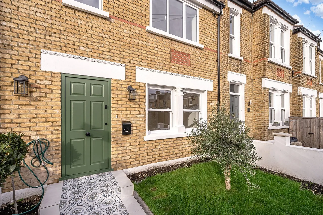 4 bed house to rent, Cecil Road, London, SW19