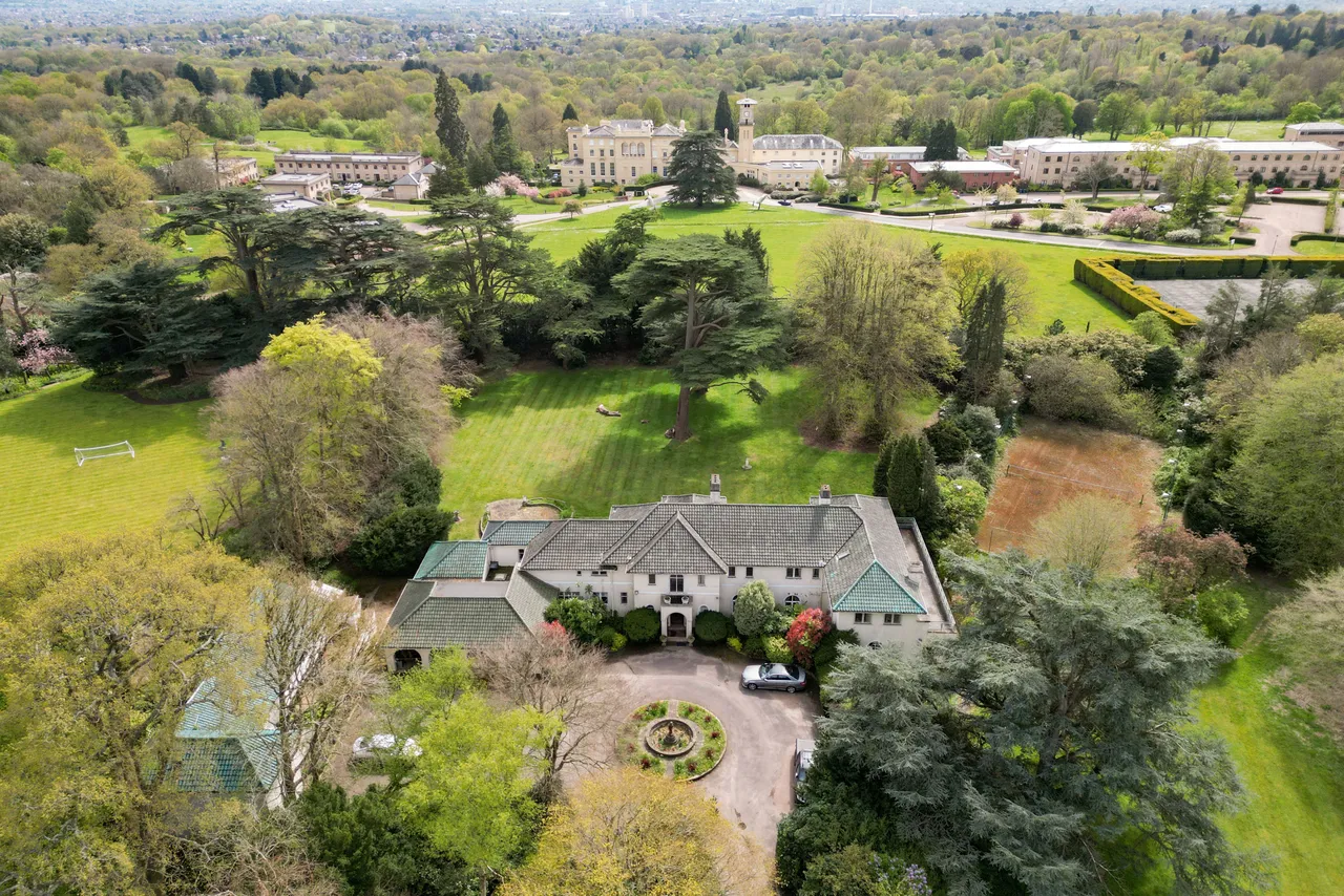 7 bed house for sale — The Common, Stanmore, HA7