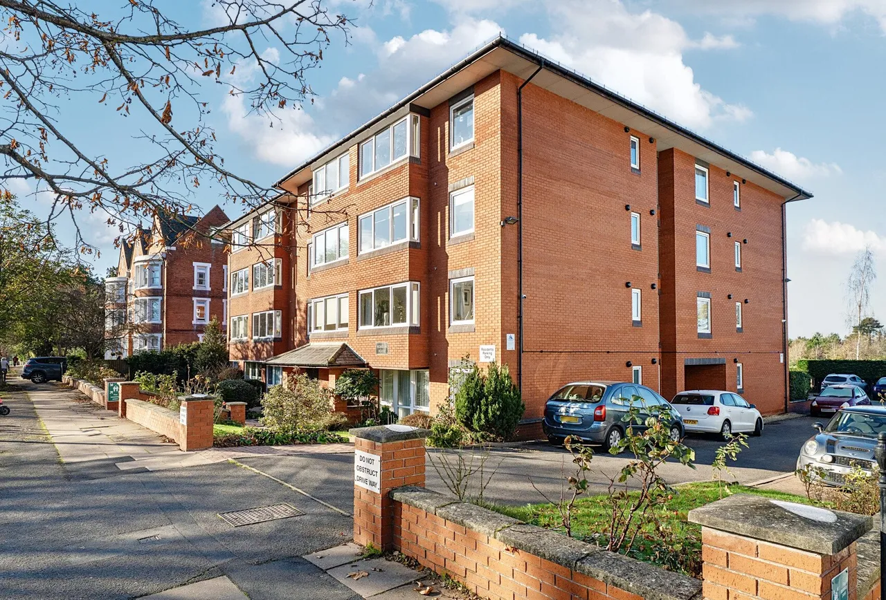 1 bed flat for sale — Christchurch Road, Cheltenham, GL50 2NY