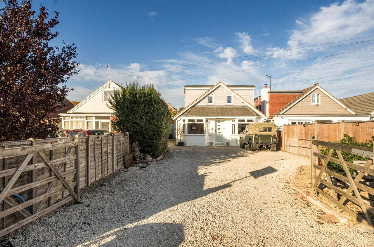 4 bed property for sale, Rose Green Road, Rose Green, PO21