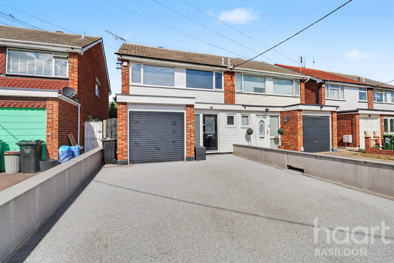 3 bed house for sale, Bromfords Drive, Wickford, SS12