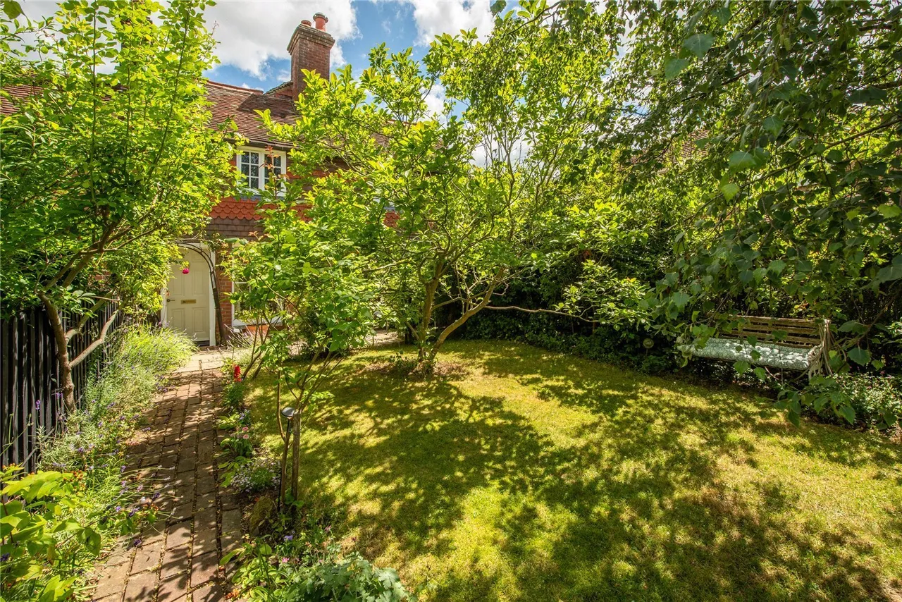 The Street, Ewhurst, GU6, photo 19