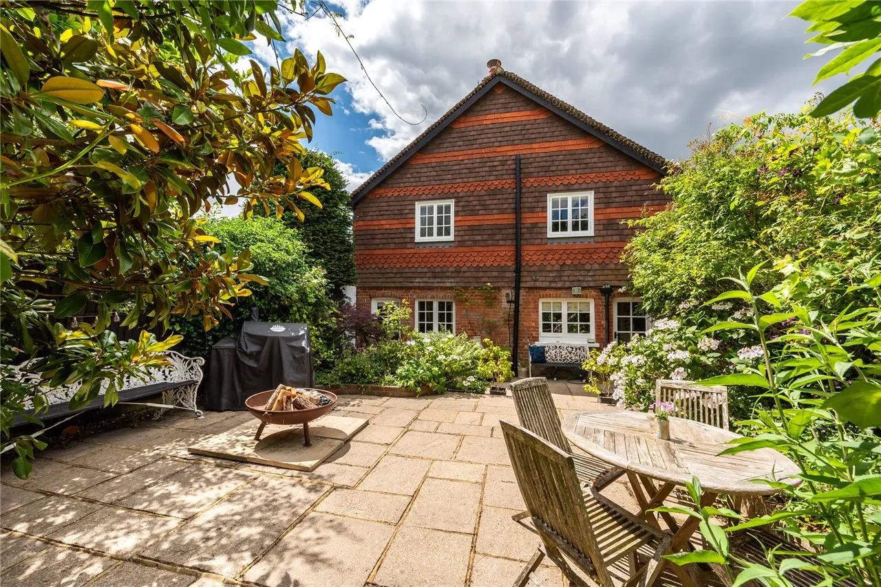 3 bed house for sale, The Street, Ewhurst, GU6