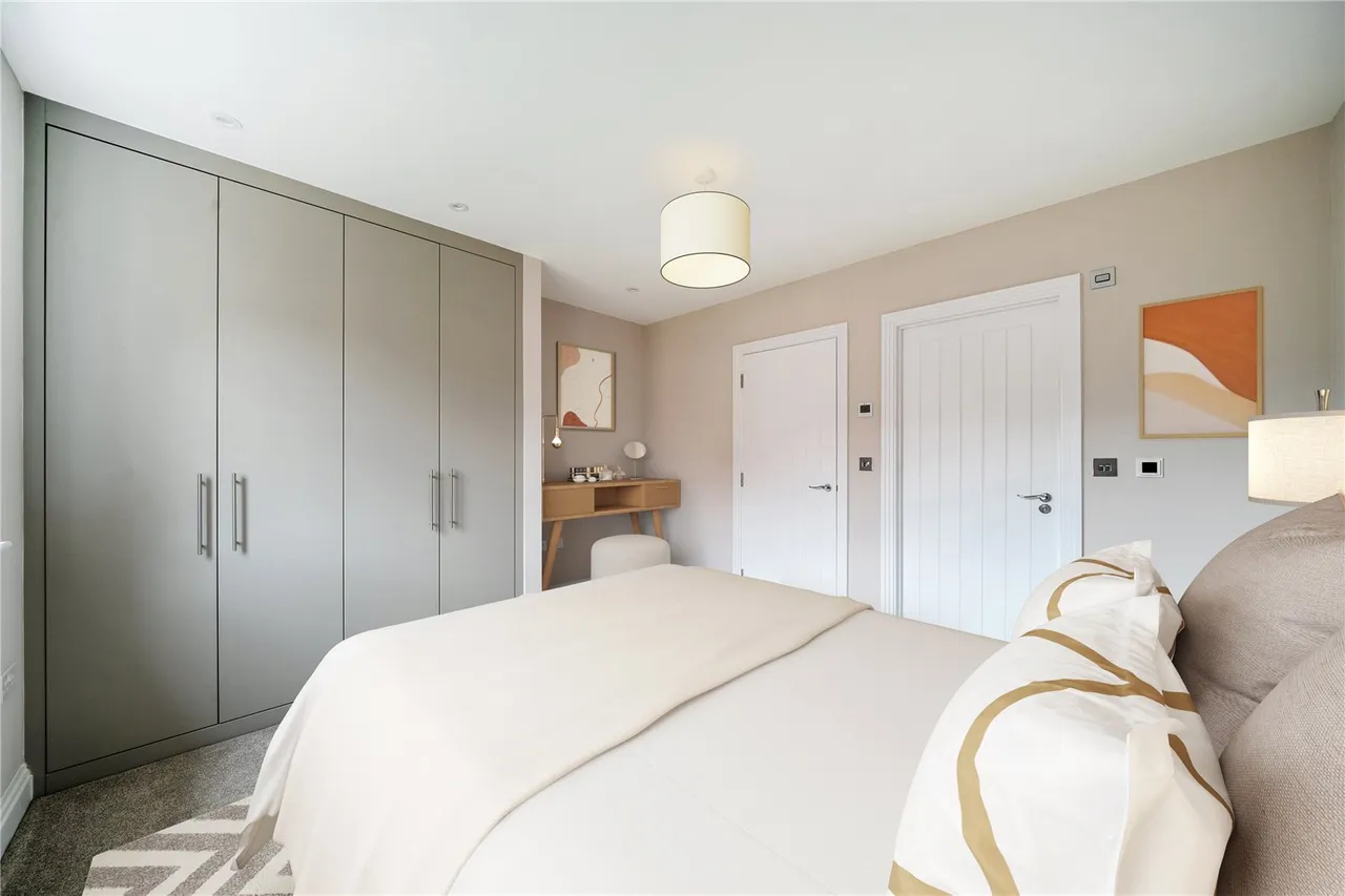 Moor Lane, Staines-Upon-Thames, TW18, photo 6