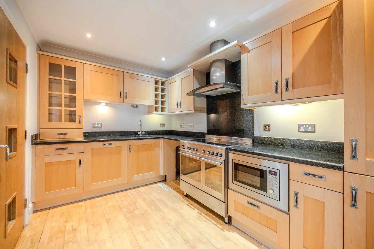Micklethwaite Grove, Wetherby, LS22, photo 3
