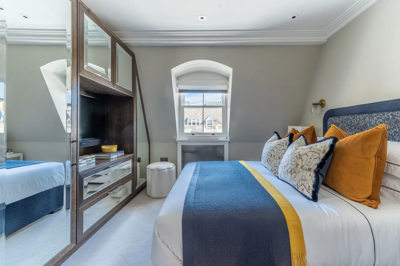 West Penthouse, 21-22 Prince of Wales Terrace, London, photo 6