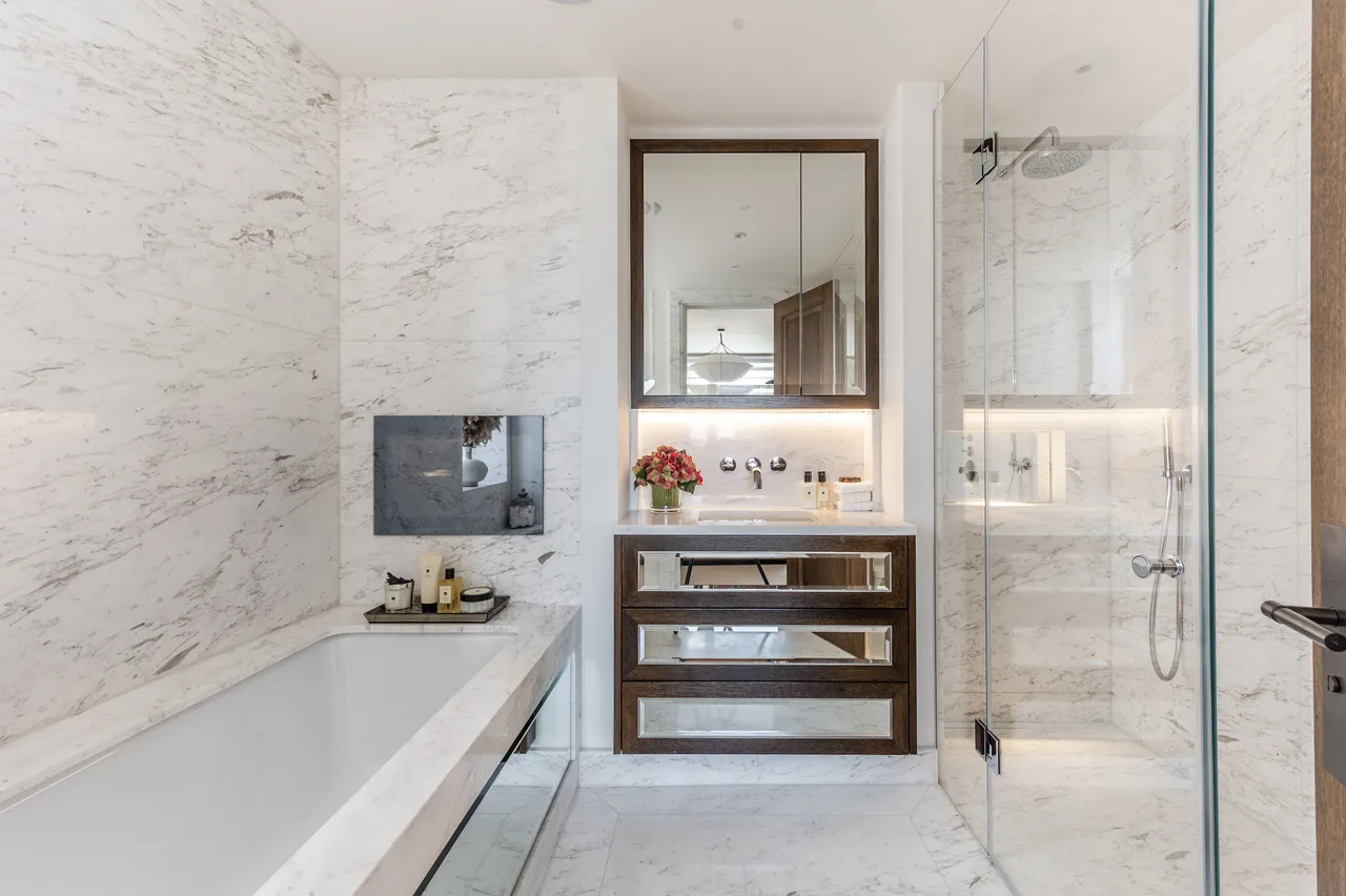 West Penthouse, 21-22 Prince of Wales Terrace, London, photo 11