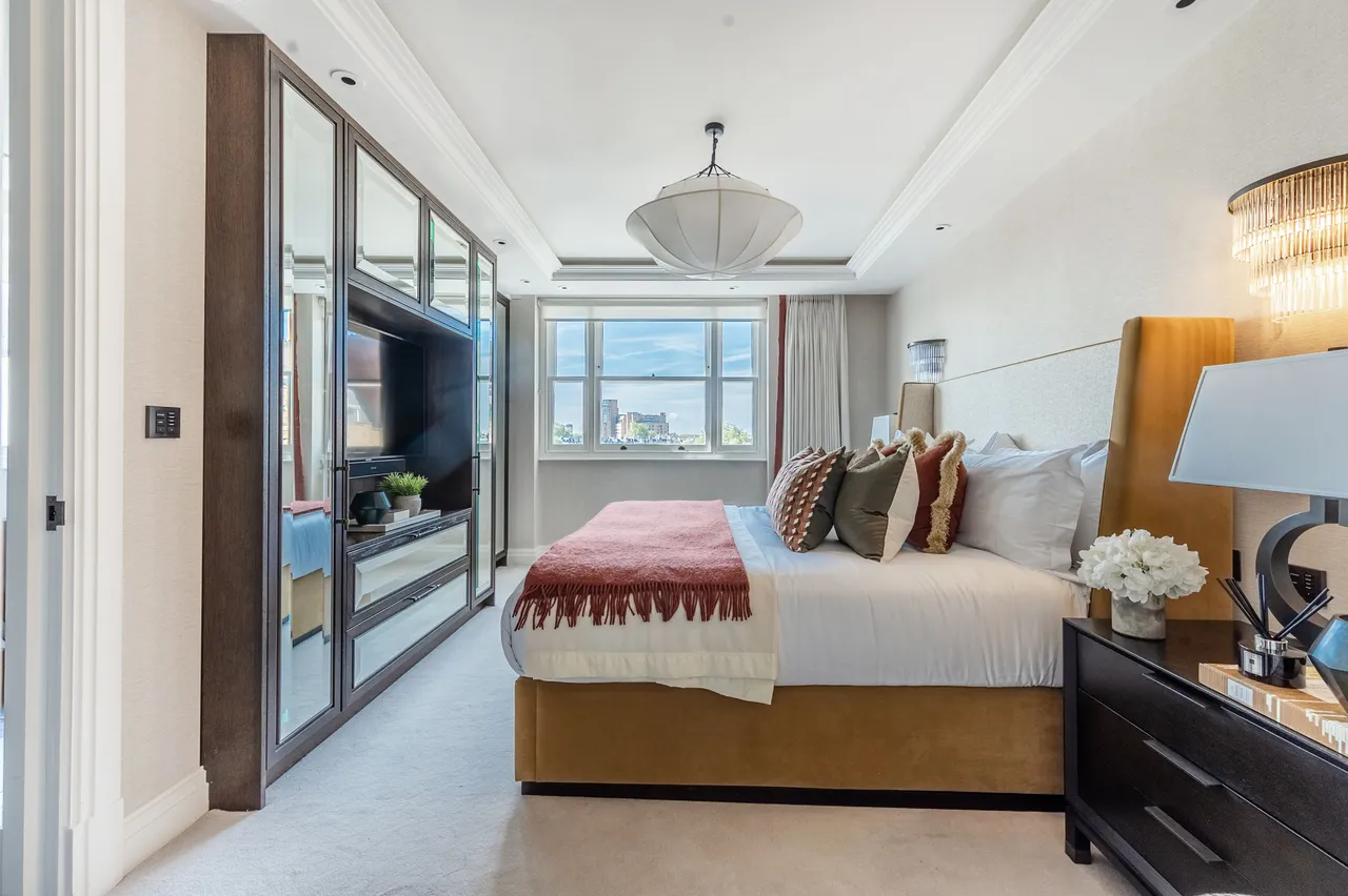 West Penthouse, 21-22 Prince of Wales Terrace, London, photo 12