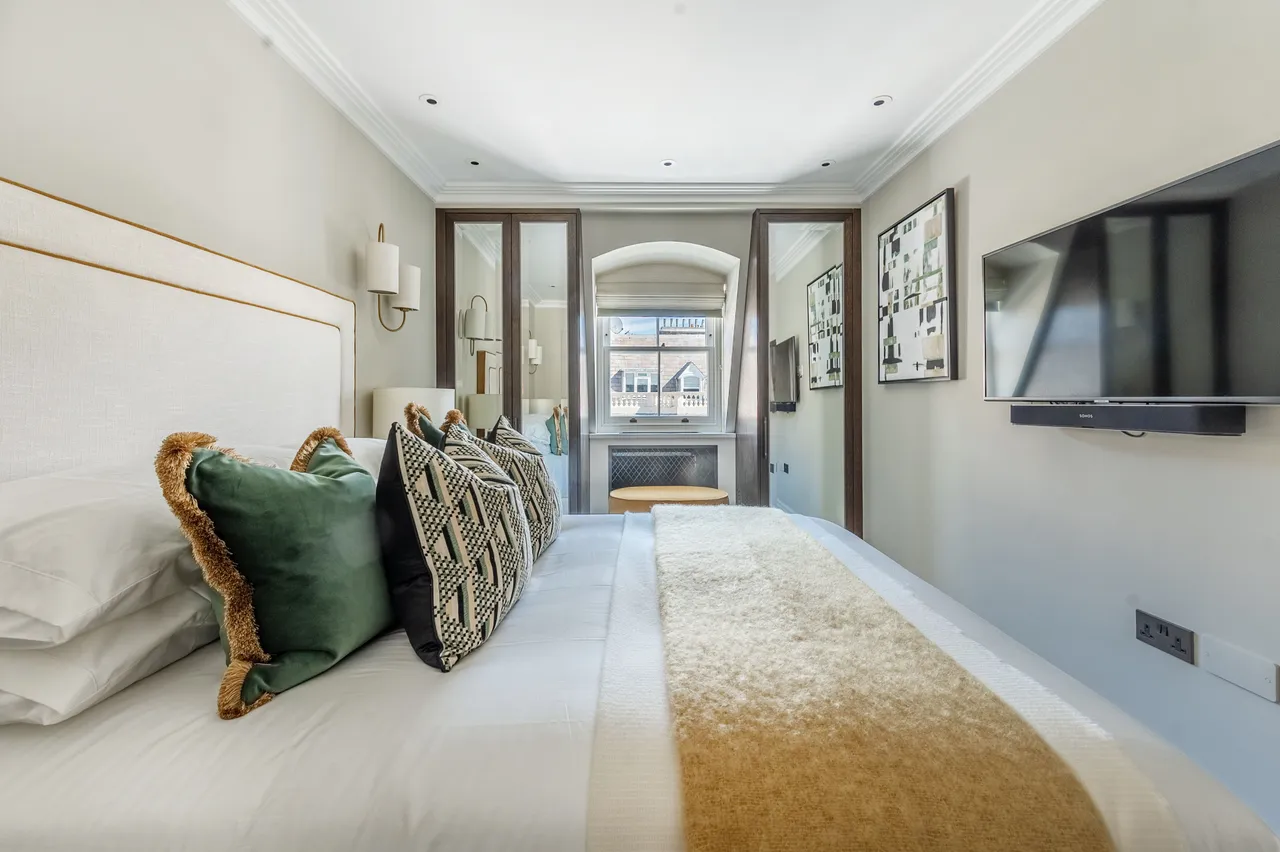 West Penthouse, 21-22 Prince of Wales Terrace, London, photo 10