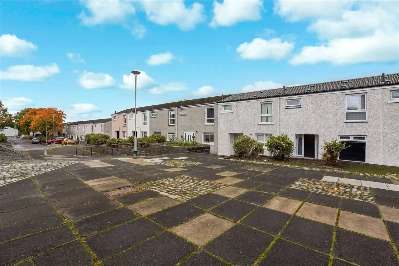 3 bed house for sale, Broomlands Road, Cumbernauld, G67