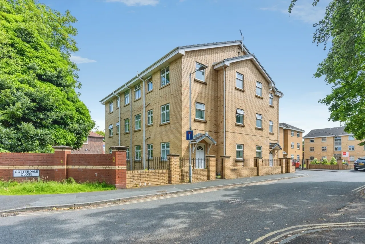 1 bed flat for sale — Burford Court, 1 Cotterdale Close, Whalley Range, Manchester, M16