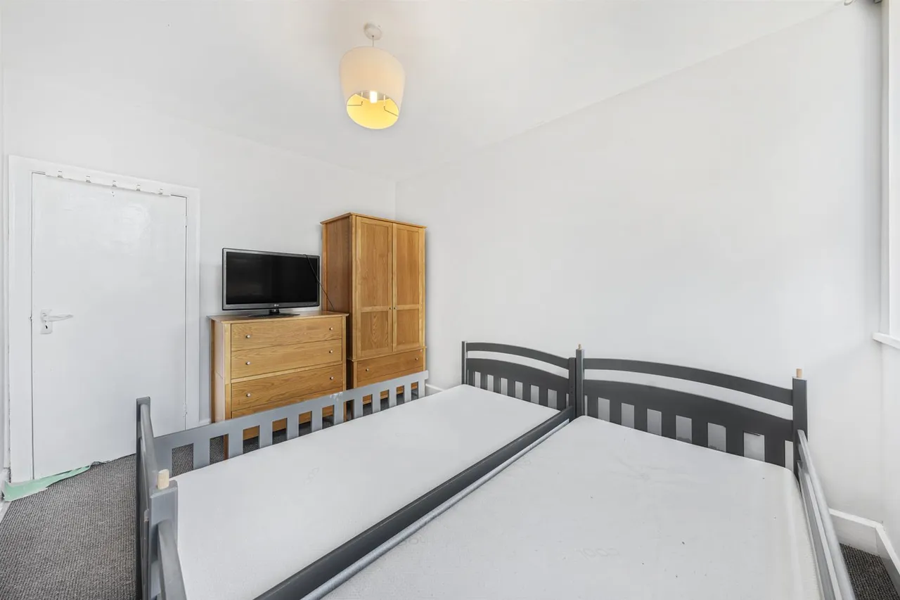 Station Road, North Chingford, E4, photo 12