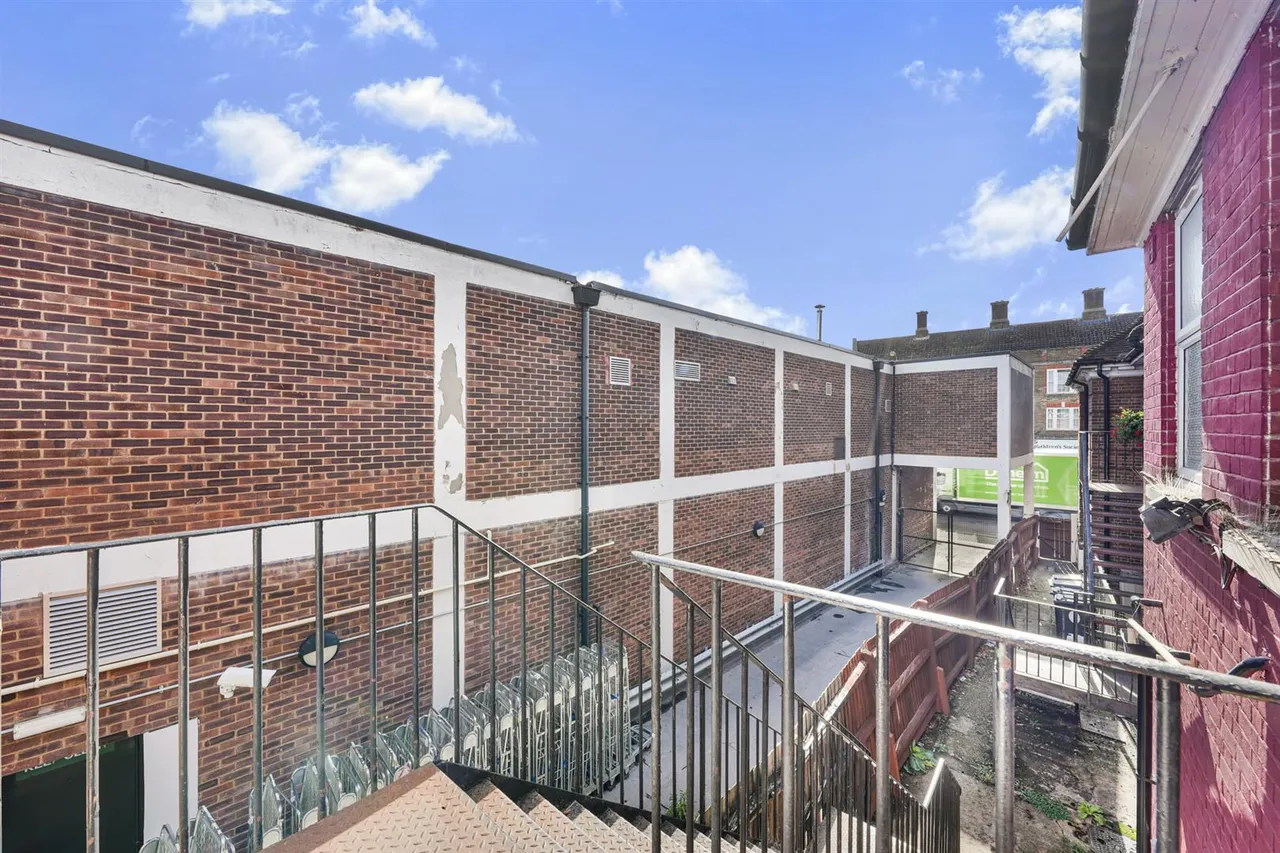 Station Road, North Chingford, E4, photo 18