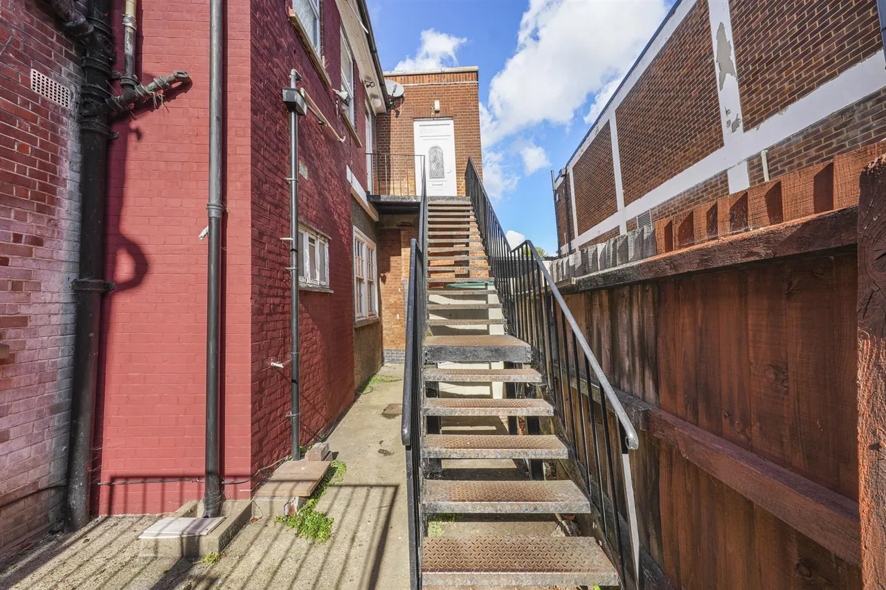 Station Road, North Chingford, E4, photo 17