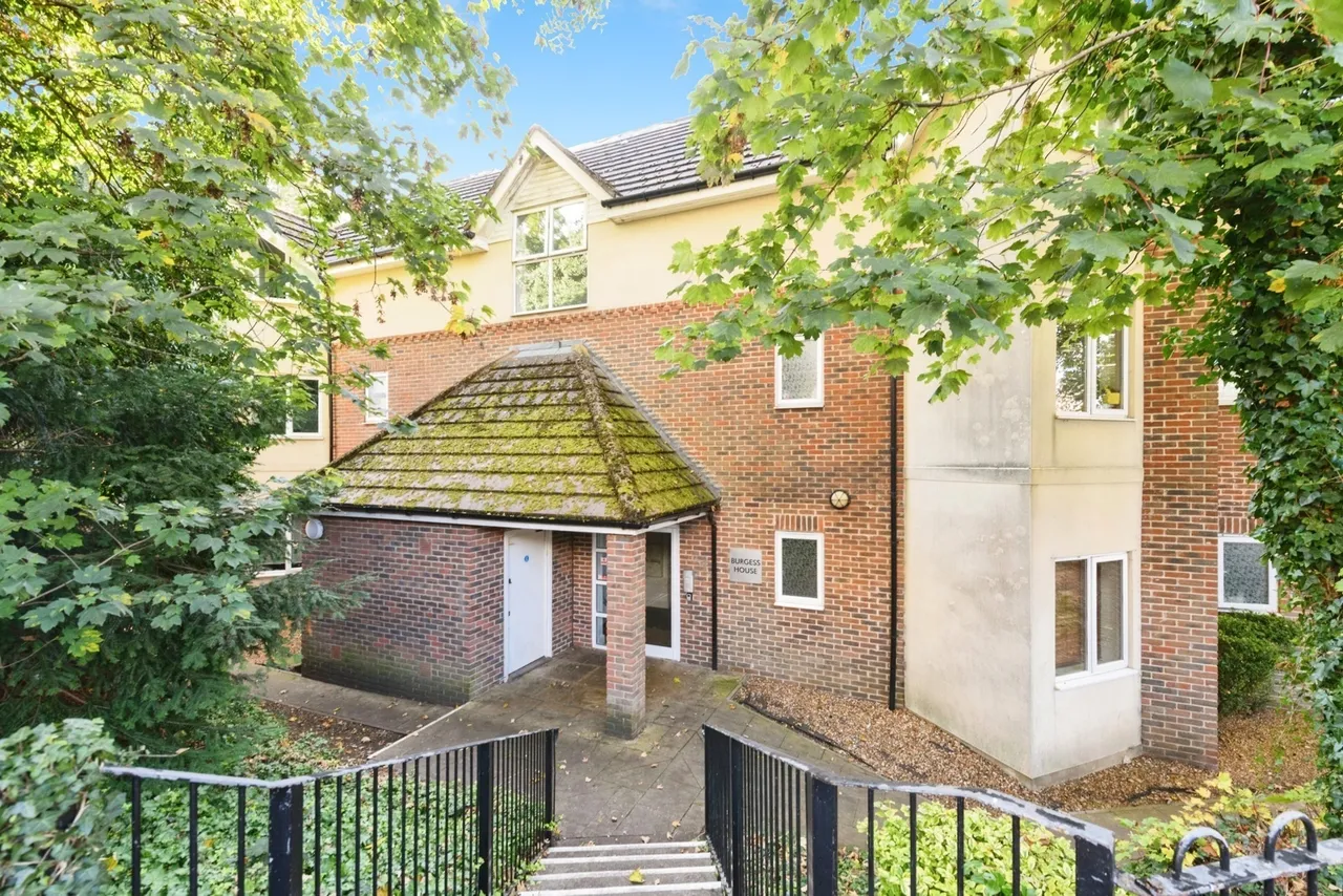 2 bed flat for sale — St. Lukes Road, Whyteleafe, Surrey, CR3