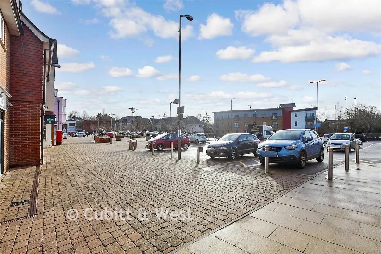 Fairbank Road, Southwater, RH13, photo 11
