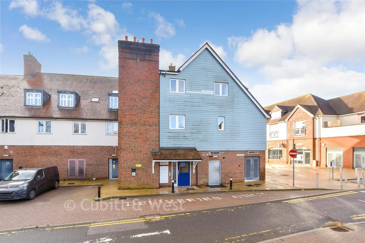2 bed flat for sale, Fairbank Road, Southwater, RH13