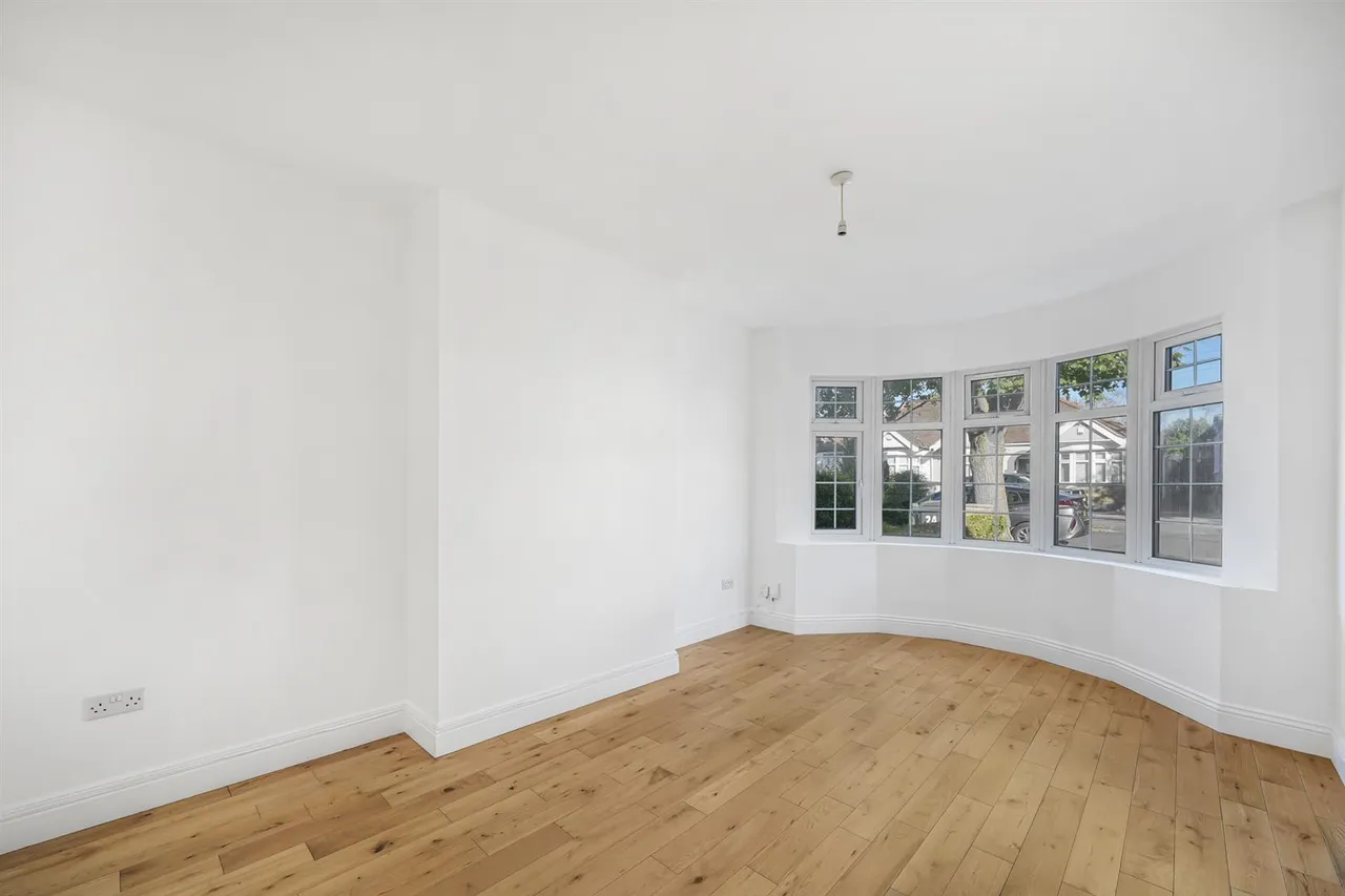 Seymour Road, North Chingford, E4, photo 17