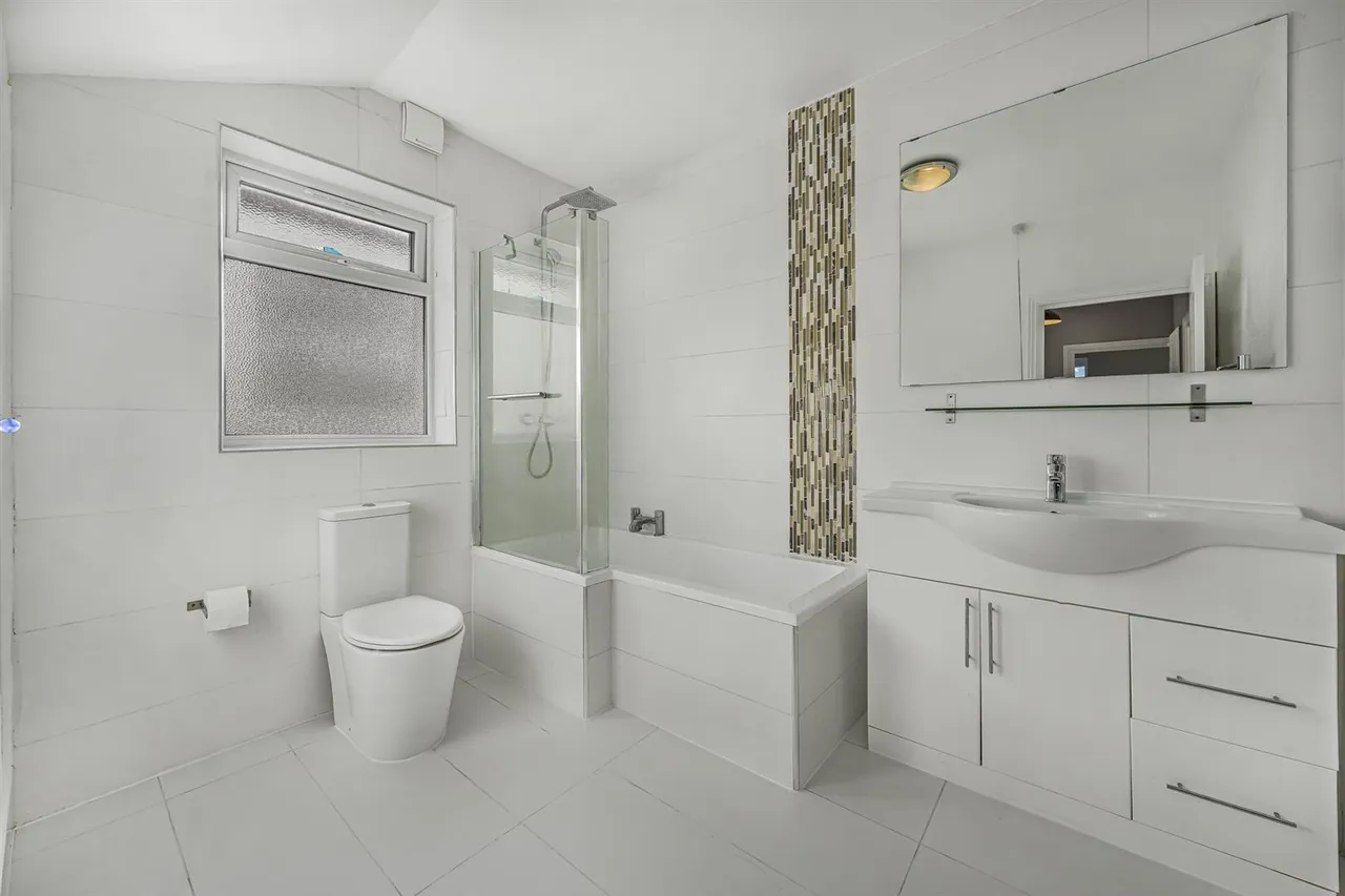 Seymour Road, North Chingford, E4, photo 19