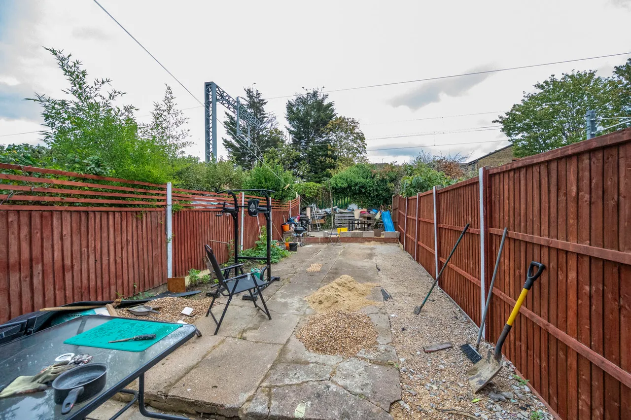 107 Belgrave Road, London, photo 8
