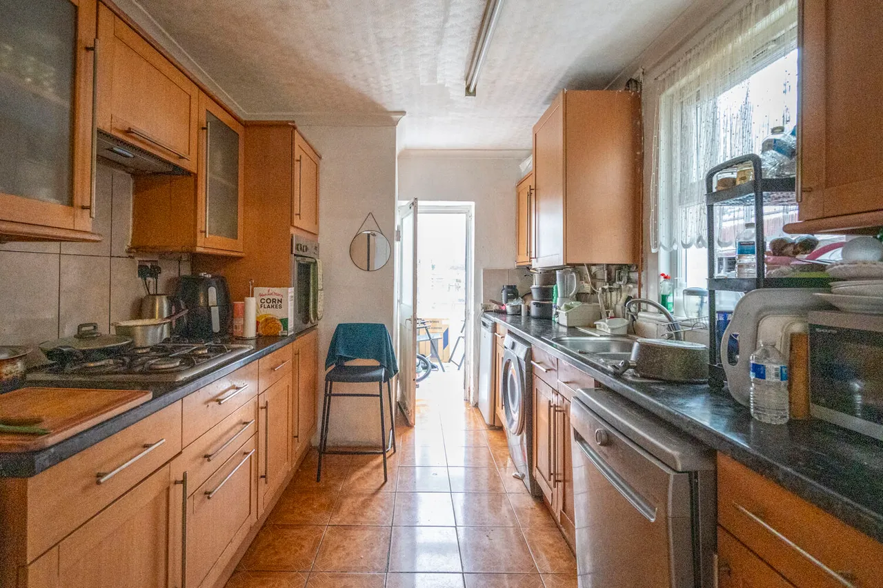 107 Belgrave Road, London, photo 3