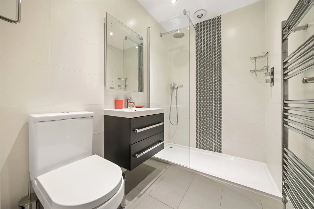 Church Street, Esher, KT10, photo 2
