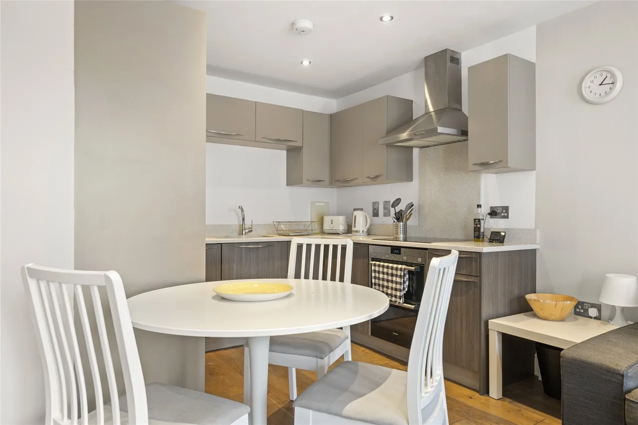 Church Street, Esher, KT10, photo 5