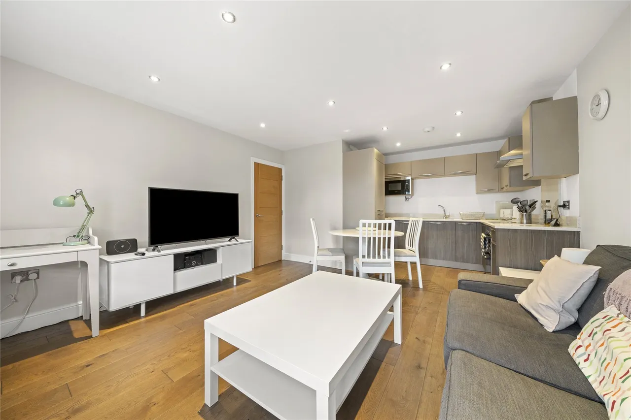 Church Street, Esher, KT10, photo 4