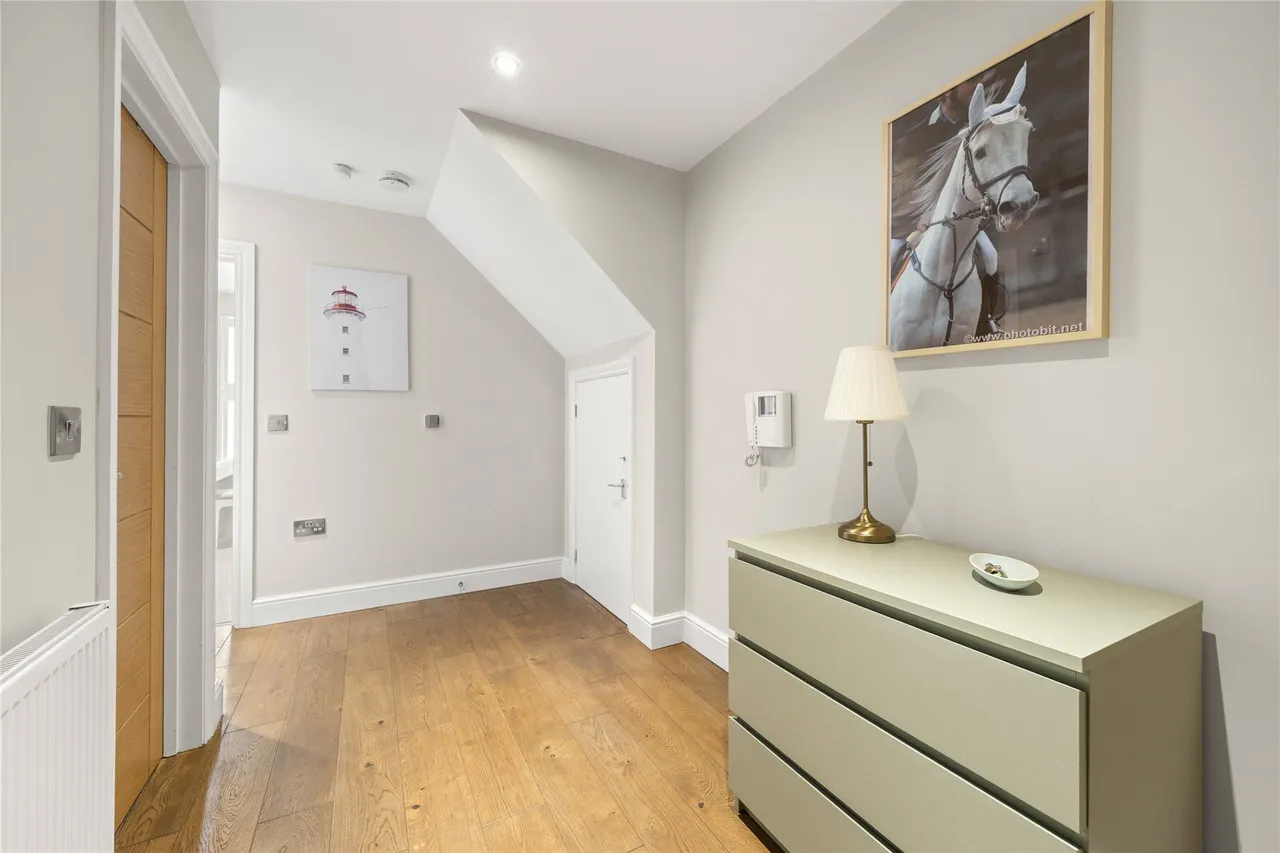 Church Street, Esher, KT10, photo 7