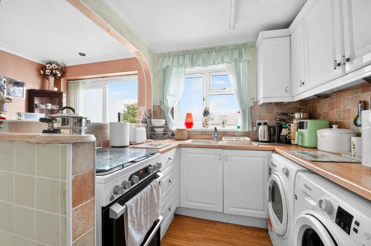 High Street, Batley, WF17, photo 8