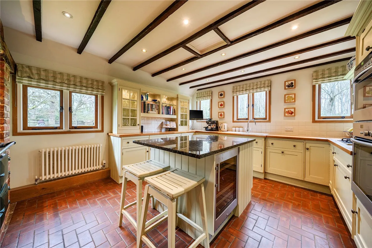 Thatch Cottage, Eversley, Hampshire, RG27 0RP, photo 3