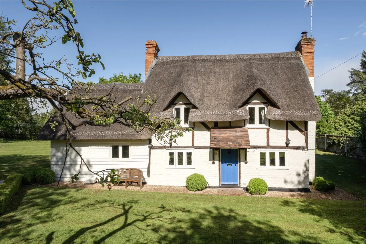 Thatch Cottage, Eversley, Hampshire, RG27 0RP, photo 2