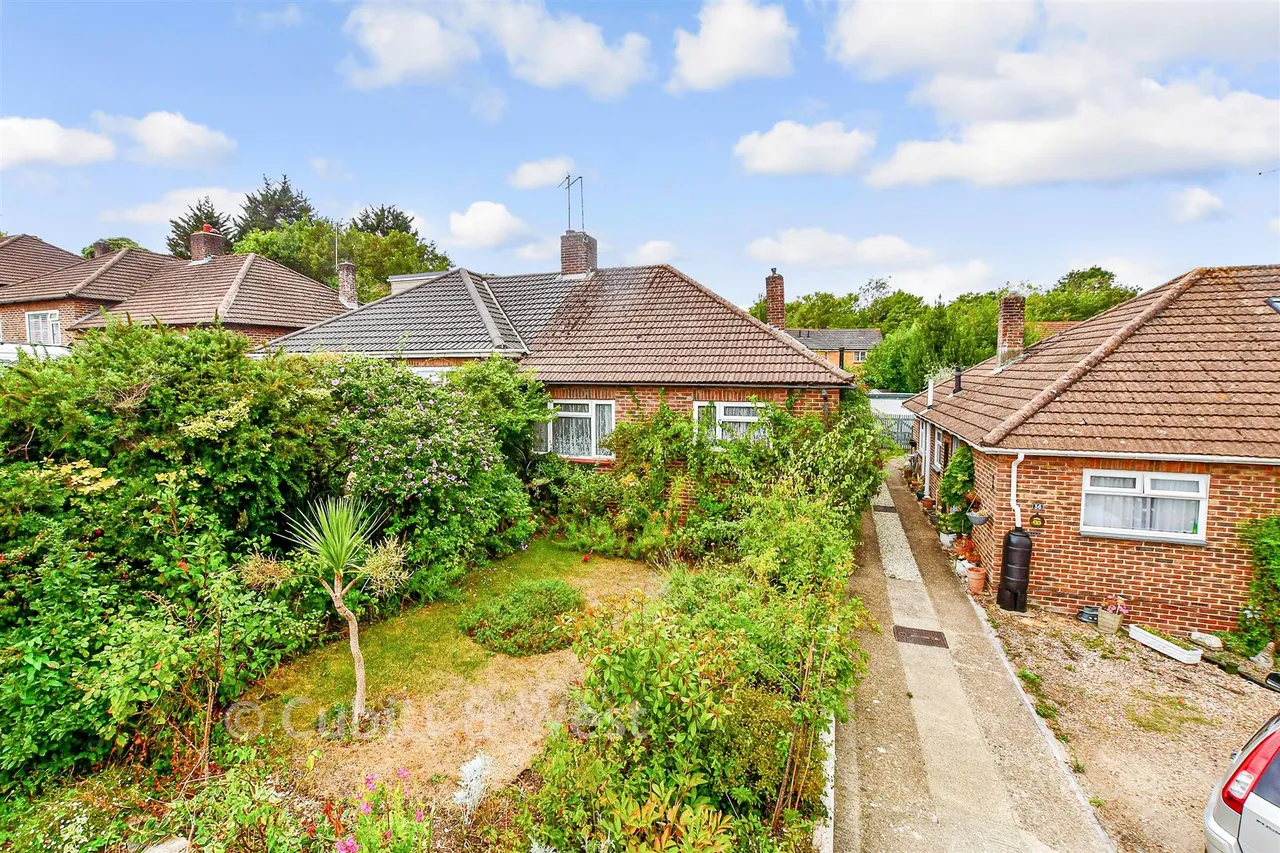 2 bed house for sale, Brooklands Road, Havant, PO9