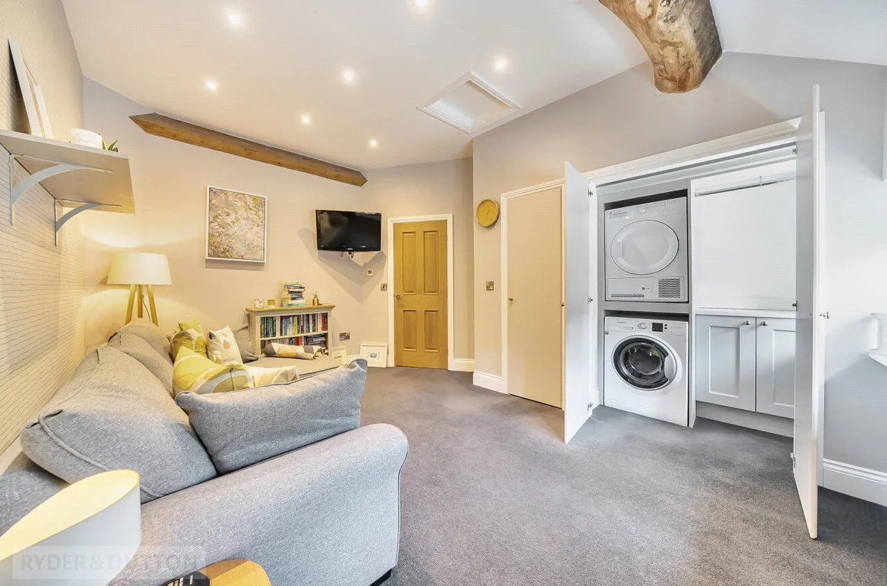 Ward Place, Holmfirth, HD9, photo 20